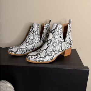 Women's Snake Print Ankle Boots